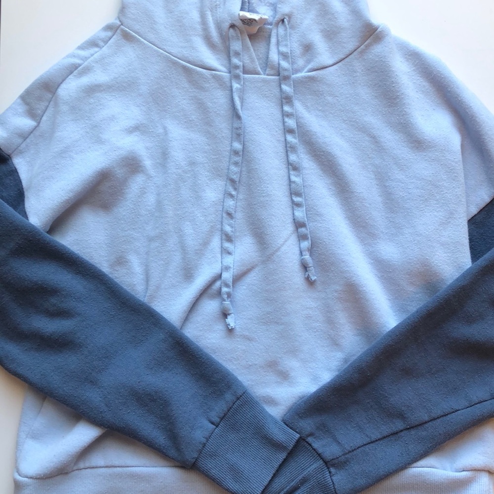 Tillys blue cropped hoodie
